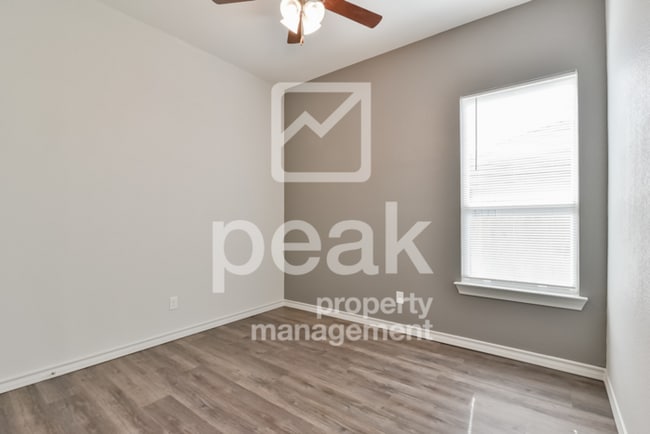 Building Photo - $1750! 3Bed/2Bath in Fort Worth! Get your ...