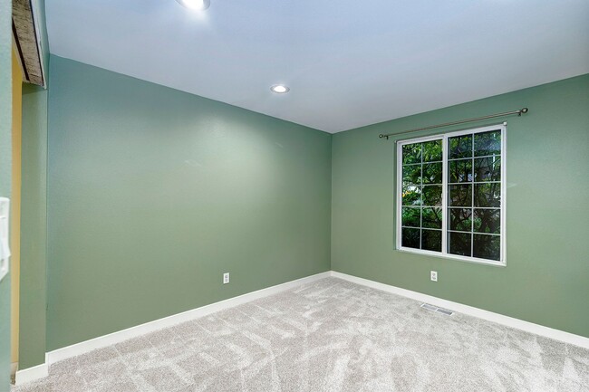 Building Photo - 7704 135th Place NE