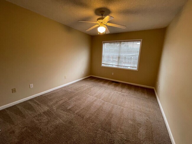 Building Photo - 101 S Spring View Dr