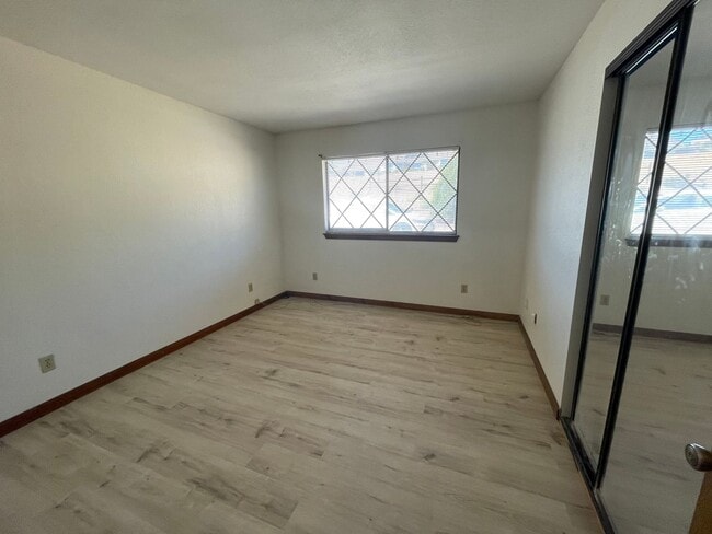 Building Photo - Golf Course- On The Mesa 3 Bedrooms, 2 Bathrooms, New Paint,