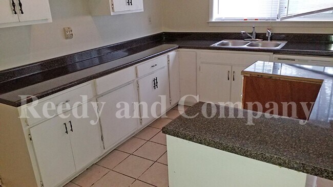 Building Photo - 2864 Randy Cove