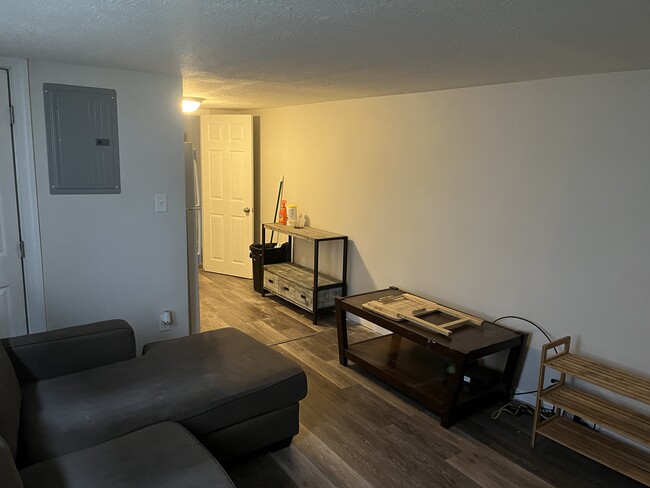 Building Photo - Eastlawn Properties