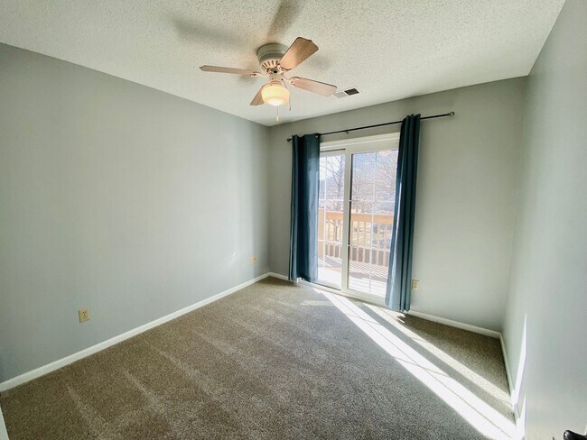 Building Photo - {12030 - F}  Updated Condo in Fantastic Location + Top Floor + Covered Parking Included + Private...