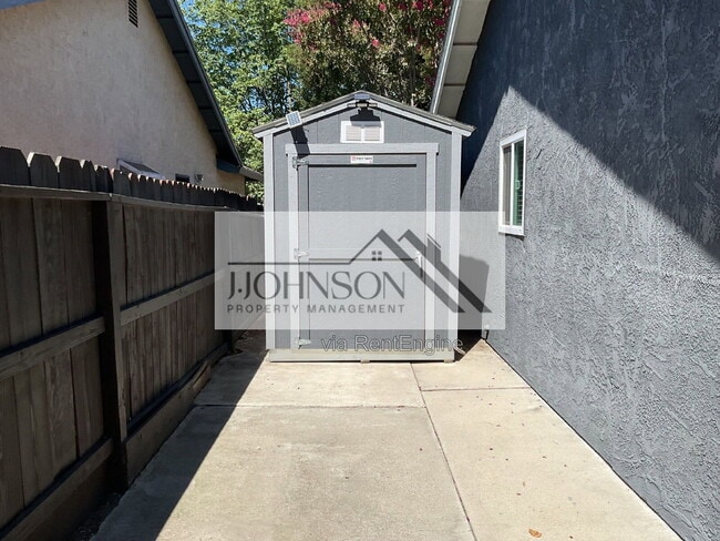 Building Photo - 15136 Cambridge Dr