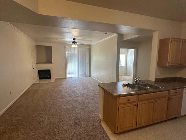 Building Photo - Beautiful 2 Bedroom 2 Bathroom Condo in Ro...