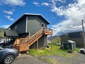 Building Photo - 1 Bedroom 1 Bath | White Salmon, WA