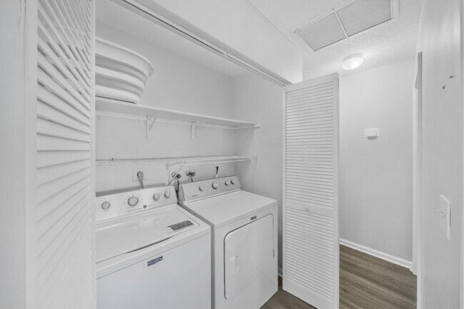 Building Photo - 1350 Riverside Cir