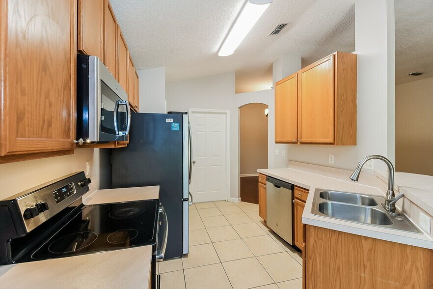 Building Photo - 3382 Westfield Dr