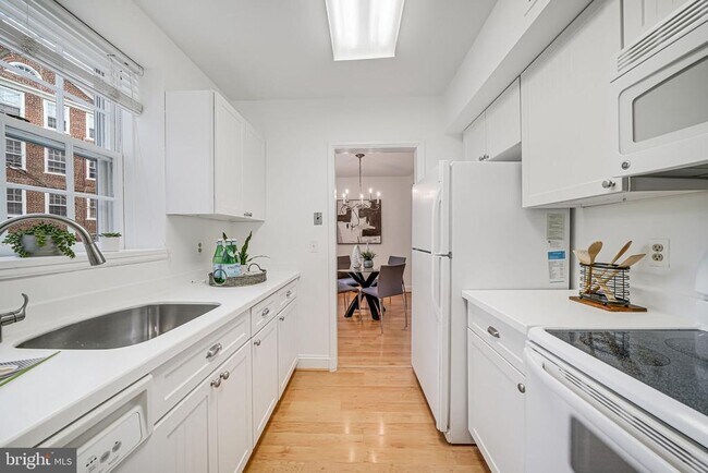 Building Photo - 3701 39th St NW