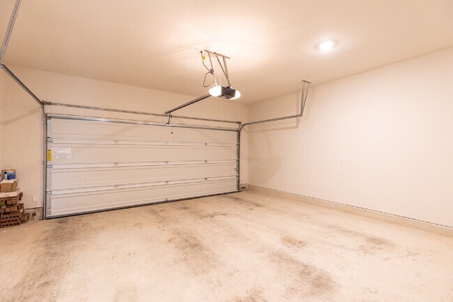 Building Photo - 6806 Prue Rd