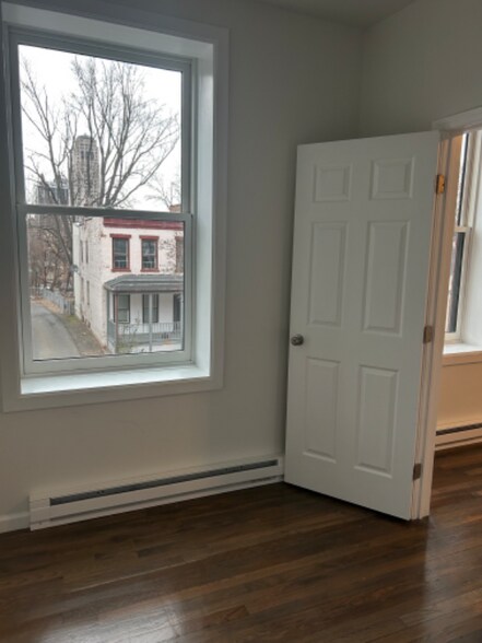 Building Photo - 346 Madison Ave