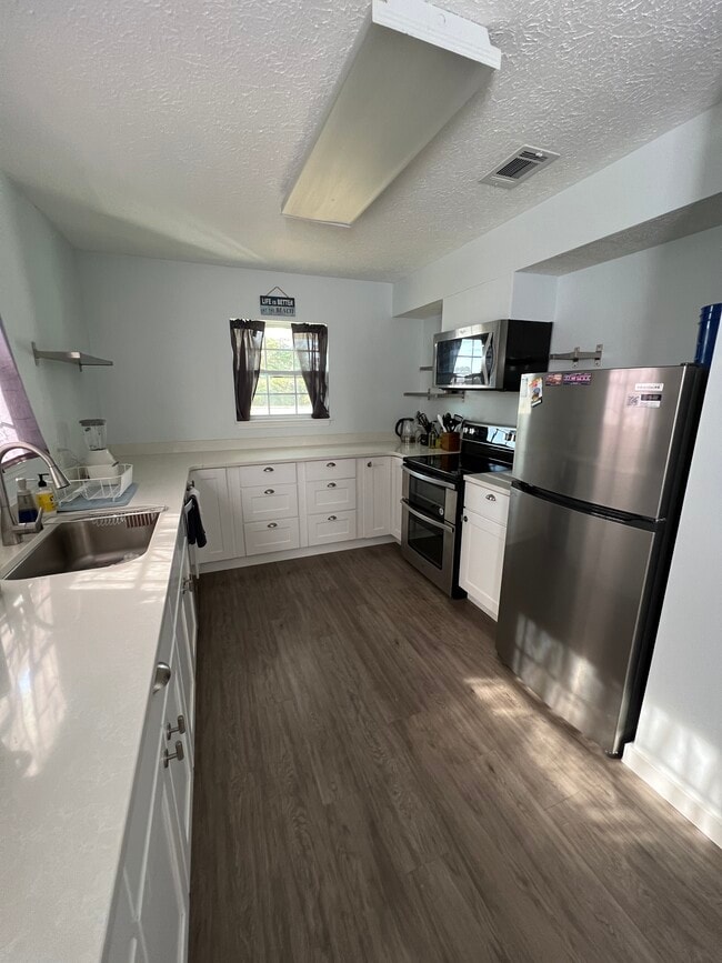 Kitchen - 115 Nautilus St