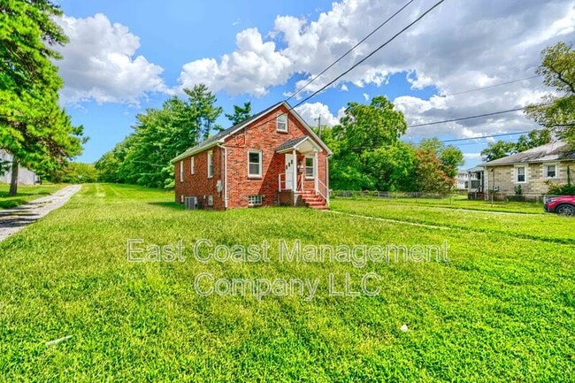 Building Photo - 501 Middle River Rd