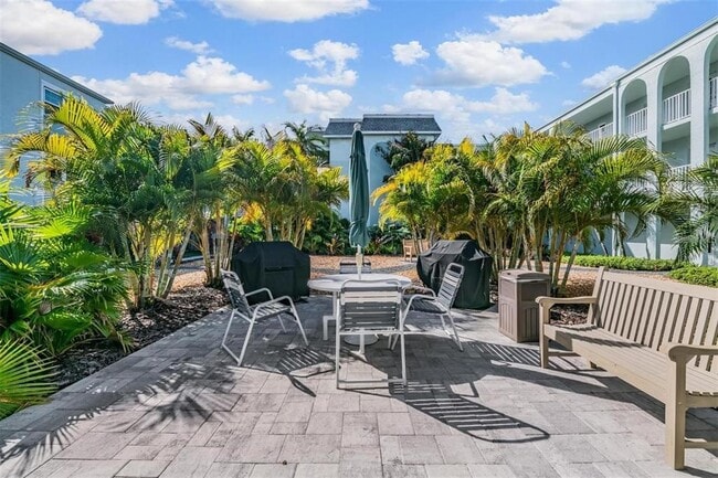 Building Photo - 1706 Belleair Forest Dr