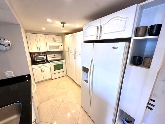 Building Photo - 1 Las Olas Cir