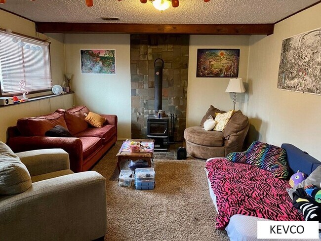 Building Photo - Large Home with Excellent Backyard and Patio