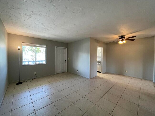 Building Photo - 306 E Ocean Ave