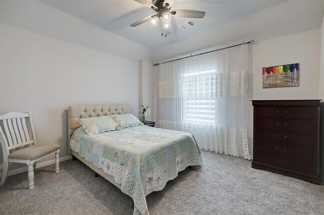 Building Photo - 142 Sunray Creek Dr