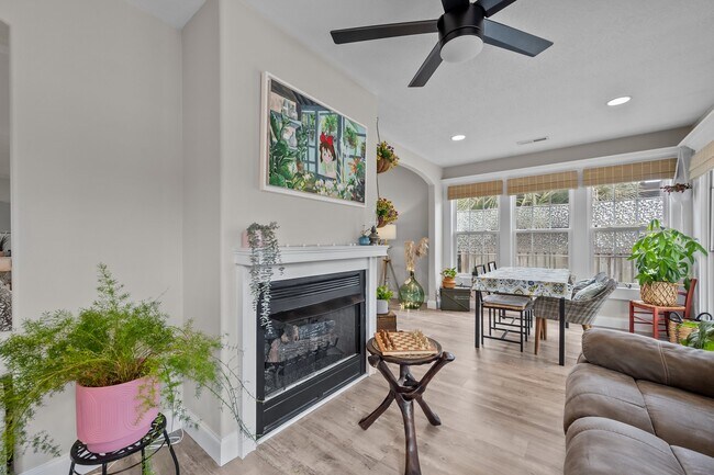 Building Photo - 508 Azalea Dr