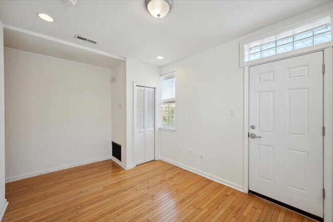 Building Photo - 1400 S 15th St