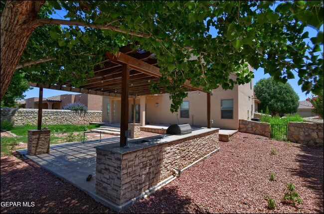 Building Photo - 5649 Valley Maple Dr