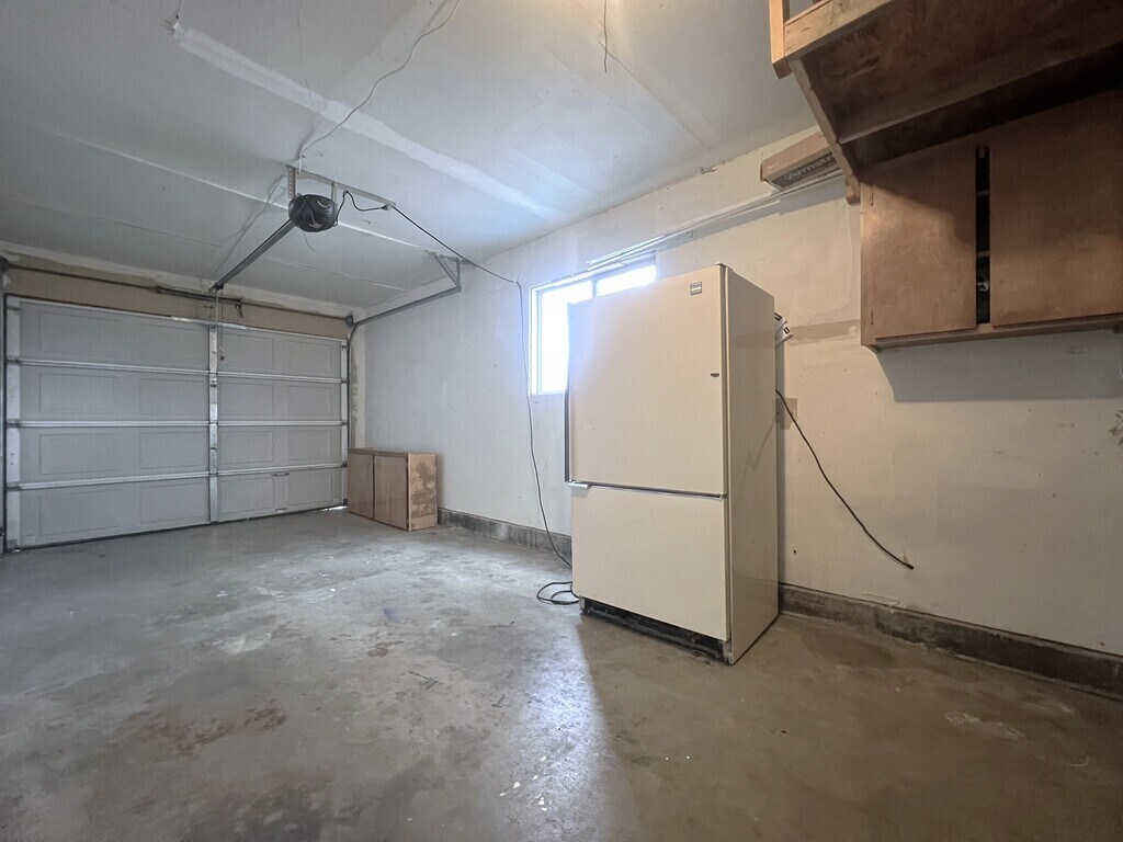 Building Photo - 10610 W Hinsdale St