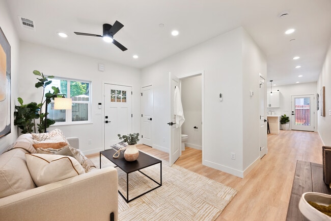 Building Photo - 2009 Chinatown Alley