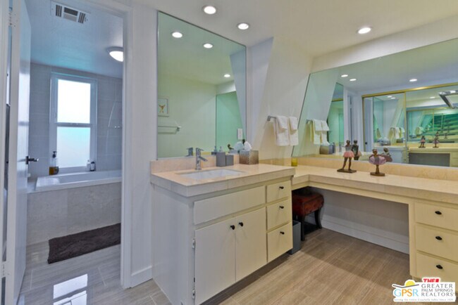 Building Photo - 3545 Ridgeview Cir S
