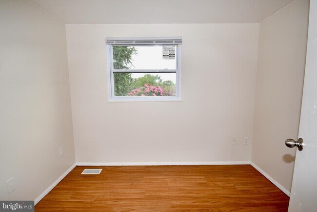 Building Photo - 1730 Heather Ln