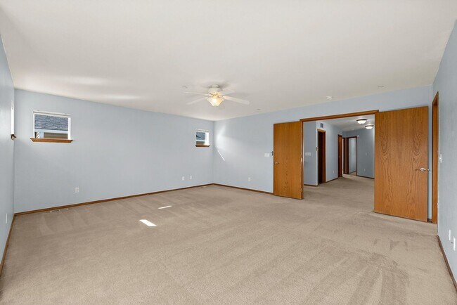 Building Photo - Spacious 4-Bed Home in DuPont | Huge Loft & 5 Mins to JBLM!