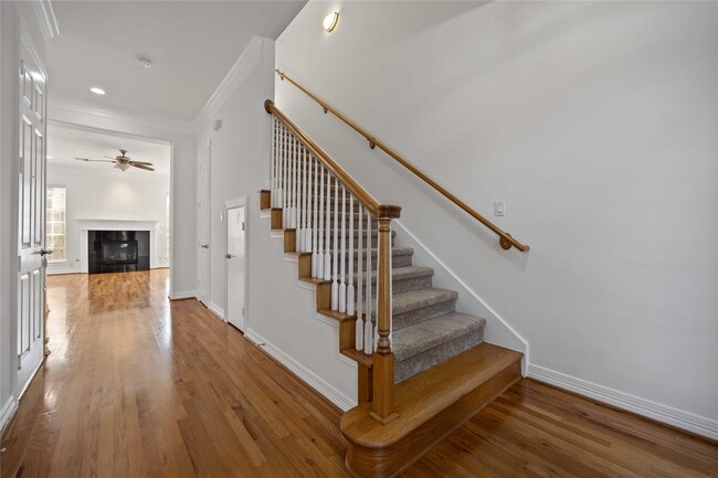 Building Photo - 2827 Briarhurst Park