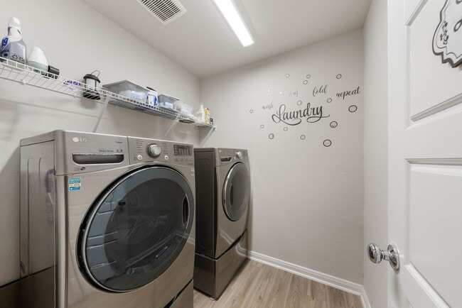 Building Photo - Stylish 3-Bed Home with Island Kitchen, Private Patio & Fenced Yard in Seguin