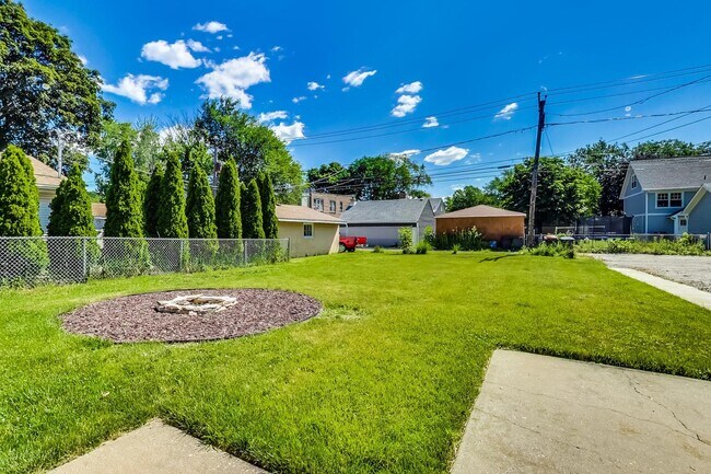Building Photo - 3631 Kemman Ave