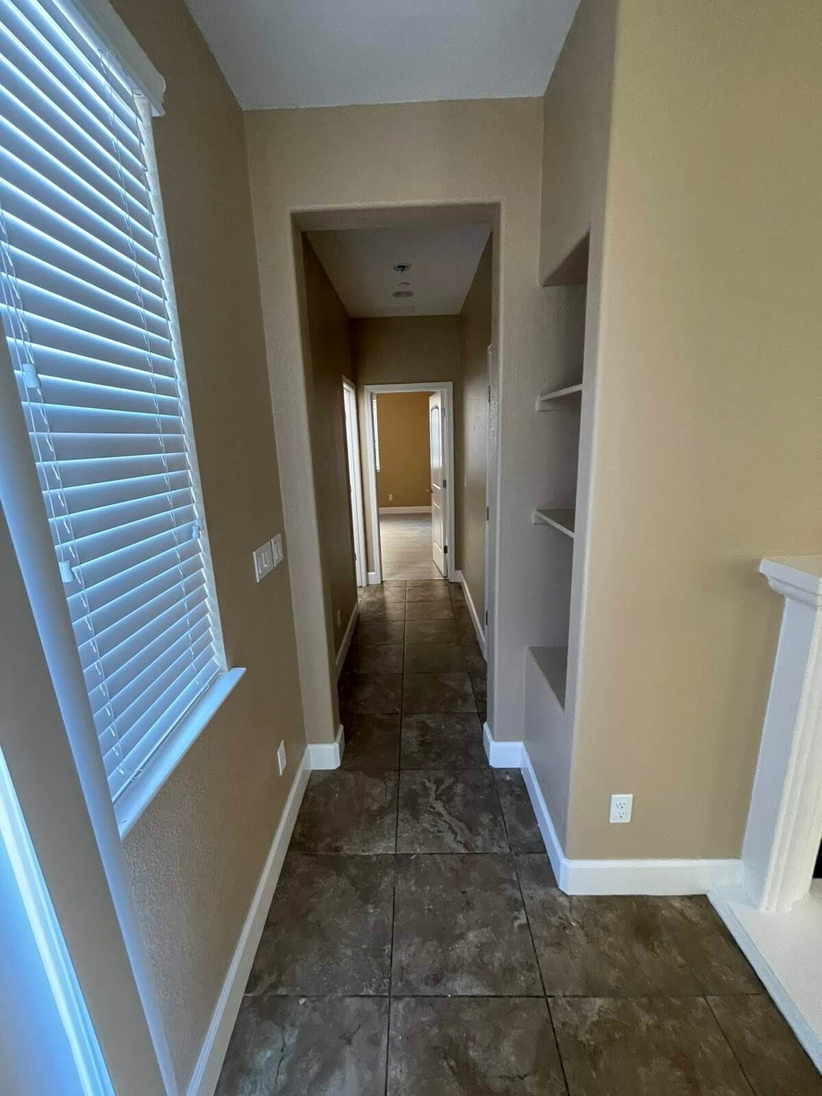 Building Photo - 880 Willow Bridge Dr