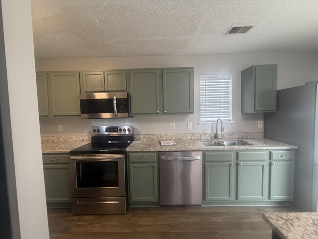 Building Photo - 1755 Polaris Dr