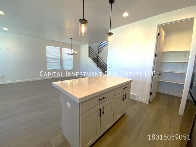 Building Photo - 11541 Engelmann Dr