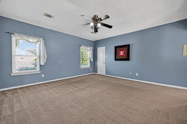 Building Photo - 11603 Oak Lake Park Dr