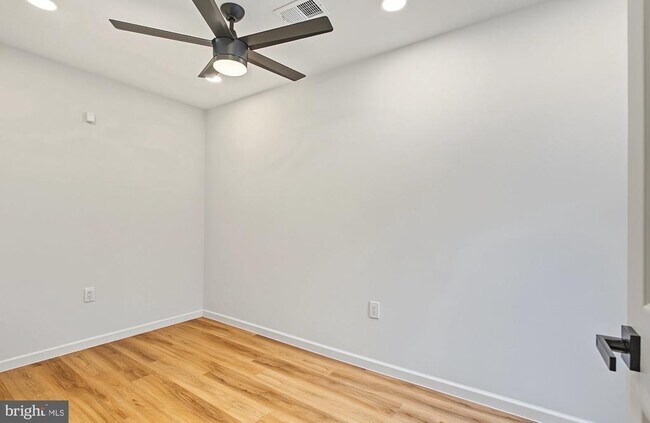 Building Photo - 1242 N 15th St