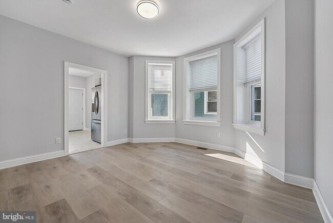 Building Photo - 92 Leigh Ave