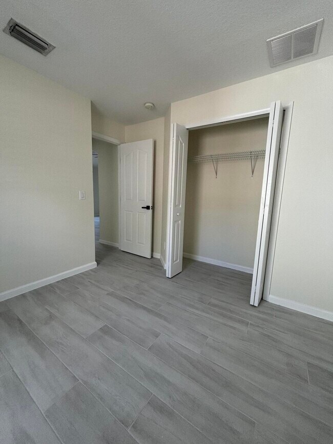 Building Photo - 2109 SE Trillo St