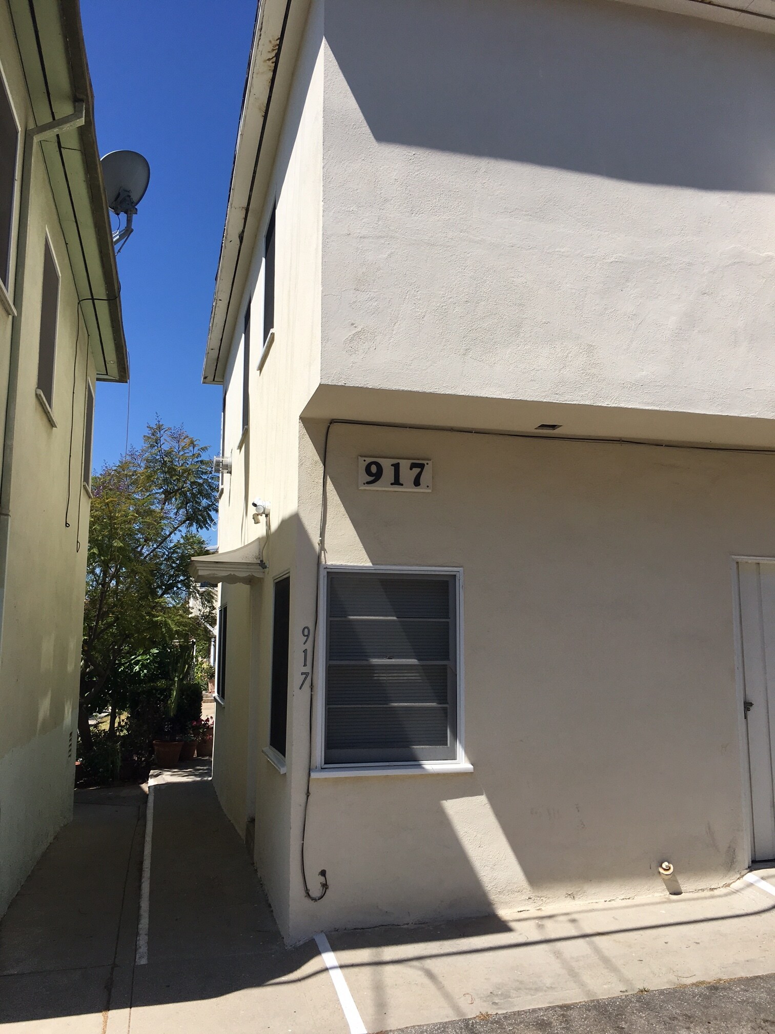 Building Photo - 917 15th St