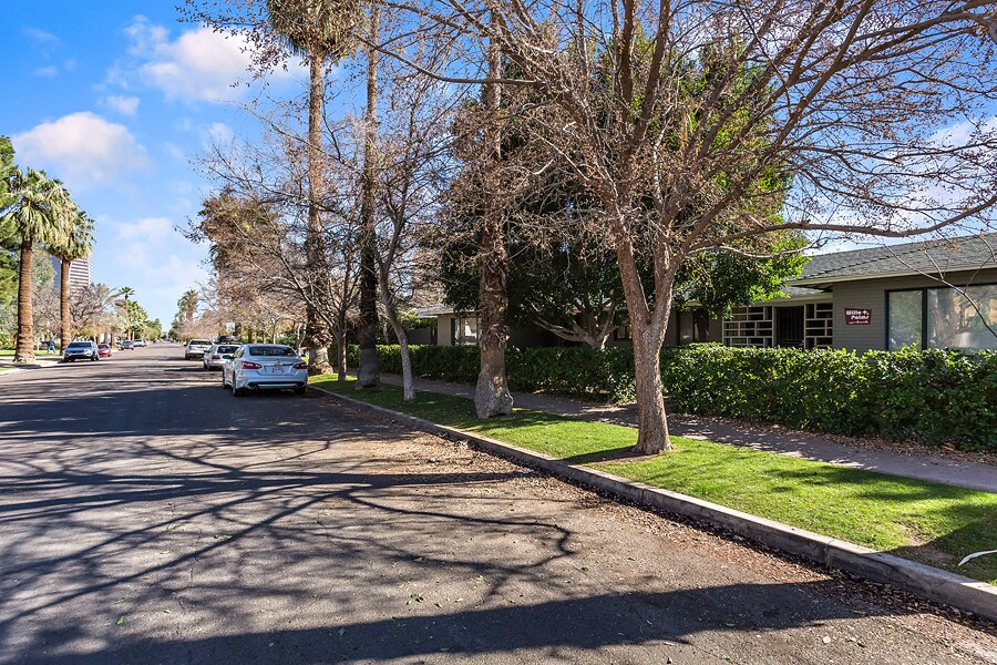 Building Photo - 543 W Coronado Rd