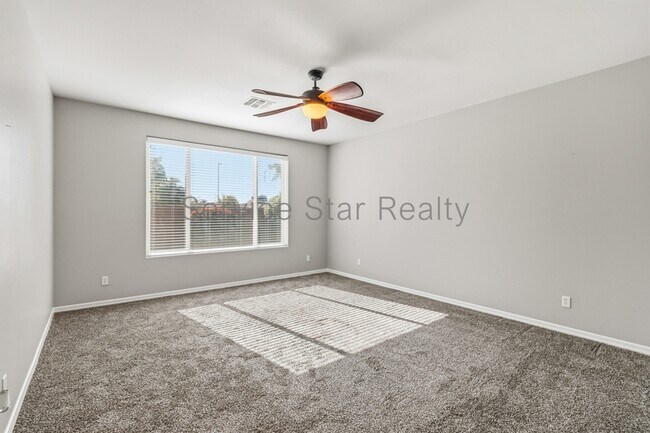 Building Photo - 14479 W Desert Flower Dr