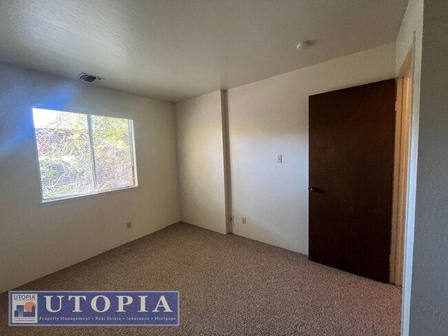 Building Photo - Bright and cozy 2-Bedroom, 2 Bathroom loca...