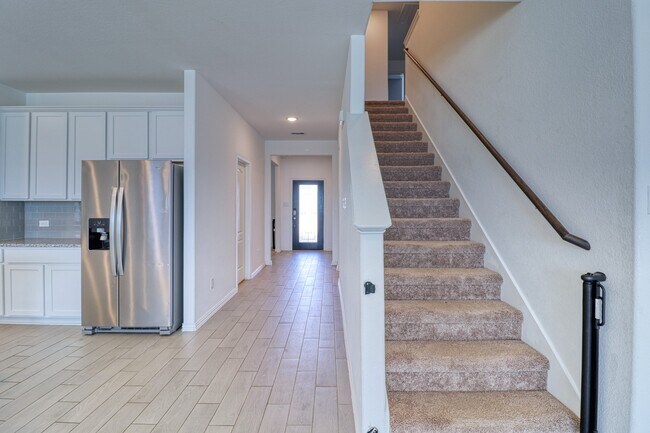 Building Photo - 8106 Royal Palm Ct