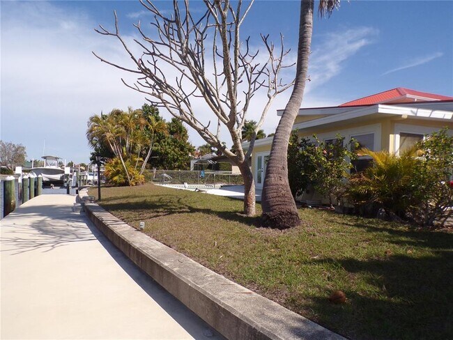 Building Photo - 179 Maria Ct