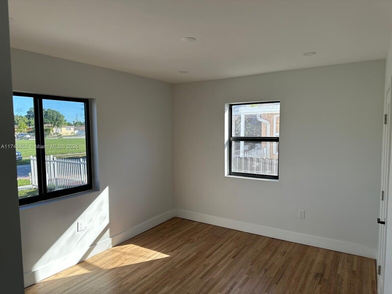 Building Photo - 6473 SW 25th St