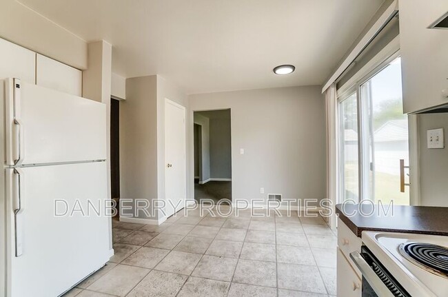 Building Photo - 3704 Willow Run Dr