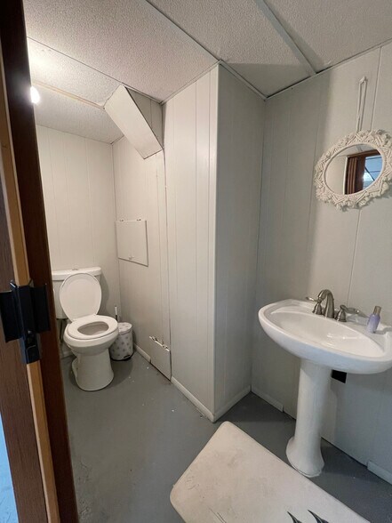 Building Photo - 111 Dormar Dr