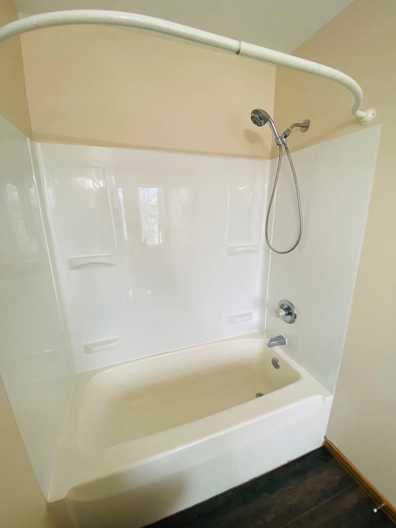 Building Photo - 7491 Shisler St NE